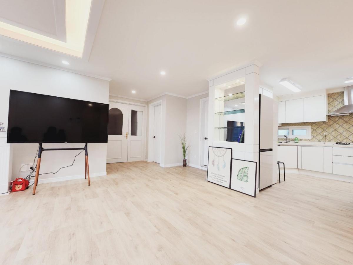 아파트 Grand Open Hongdae Houes 4bdr 2bth *
